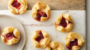 15 Easy, Elegant Appetizer Ideas for Your Oscars Viewing Party: 3-Ingredient Cranberry Brie Bites