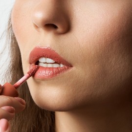 Woman aplpying lip
